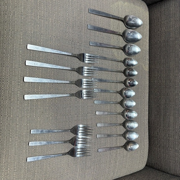 Continental -Japan-stainless flatware 19 Pieces dinner forks spoons - Picture 3 of 7